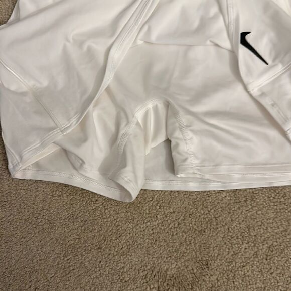Nike Dri Fit White XS skirt NEW - Picture 2 of 5
